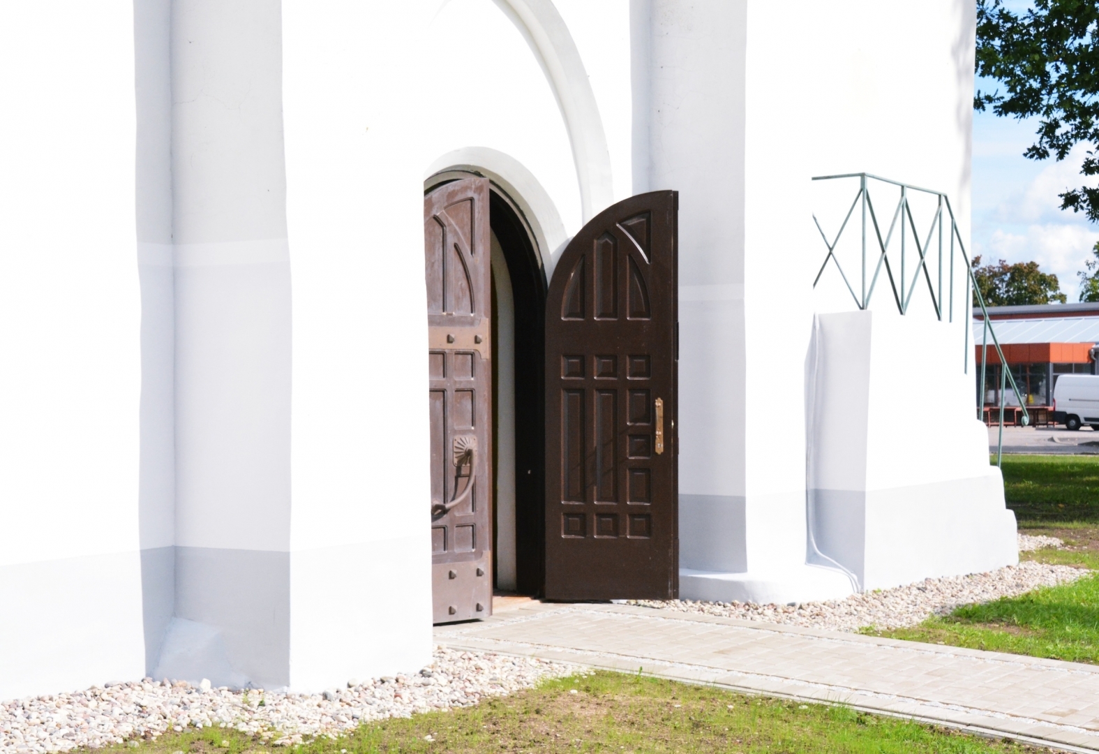 Valkas – Lugažu evaņģēliski luteriskās baznīcas pamatu atjaunošanas būvdarbi ir pabeigti