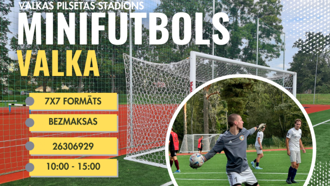 Futbolists pie futbola vārtiem