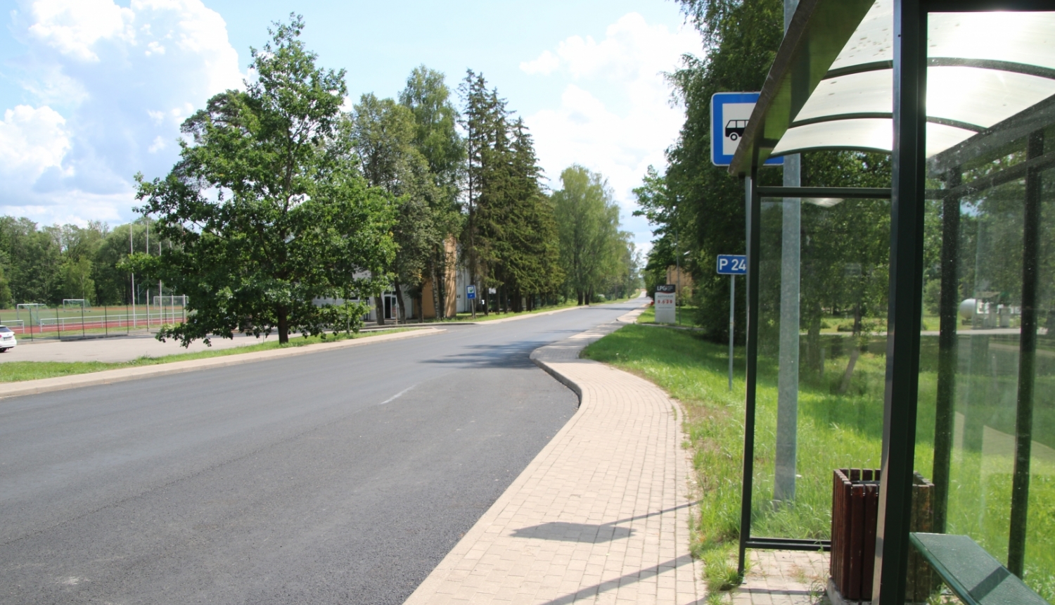 Atjaunotais Vienības gatves ielas braucamās daļas (posmā no Rīgas ielas līdz Vienības gatvei 11) asfalta segums.